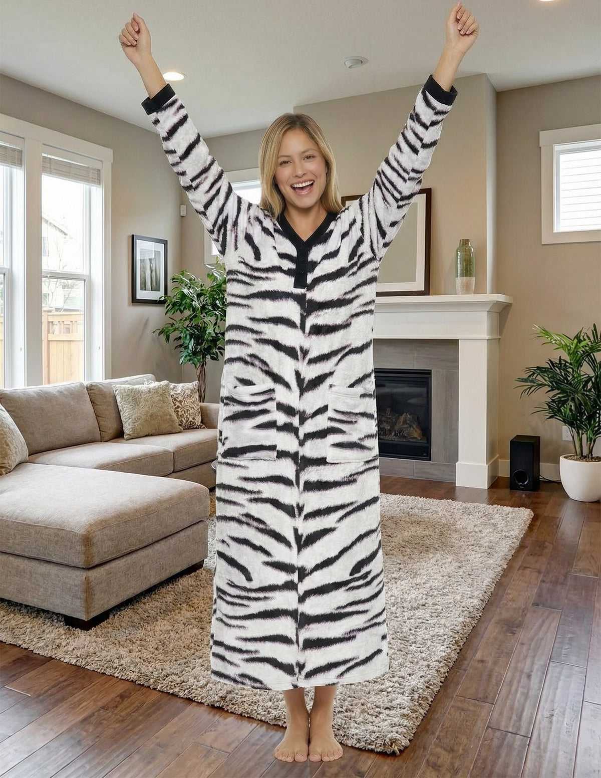 Women's White Tiger Print Warm Fleece Long Nightgown, Long Kaftan with Pockets for Winter