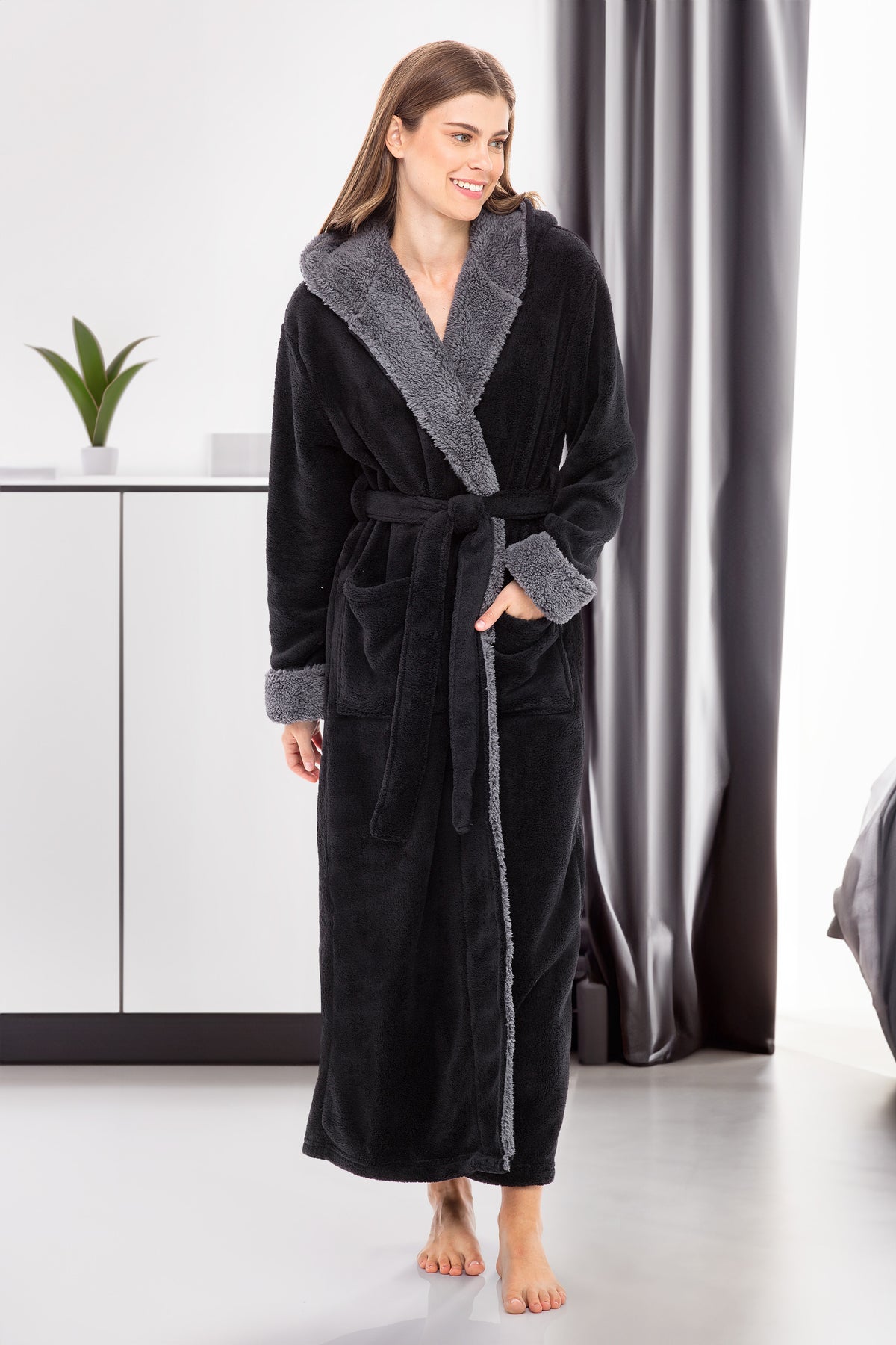 Women's Black Warm Fleece Sherpa Robe with Hood, Long Plush Hoodie Sherpa Bathrobe