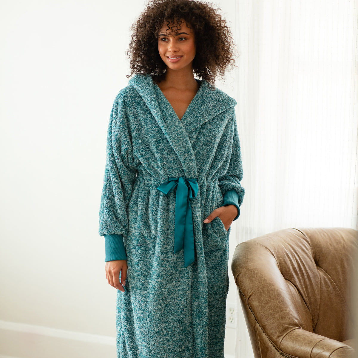 Women's Black with Elastic Waist Plush Fleece Hooded Robe, Shaggy Feather Long Bathrobe